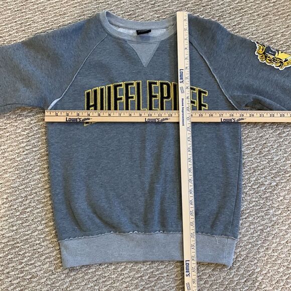 Universal studios the wizarding  world of Harry Potter hufflepuff sweater size S - Picture 7 of 7